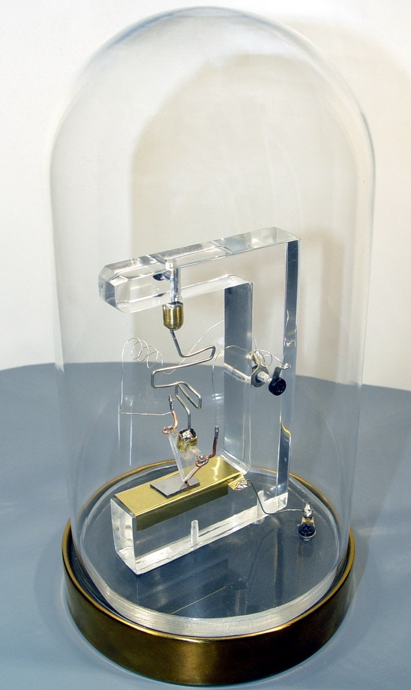 A replica of the first working transistor, built at Bell Labs in 1947. Photo: Mister rf, Wikimedia Commons, CC BY-SA 4.0