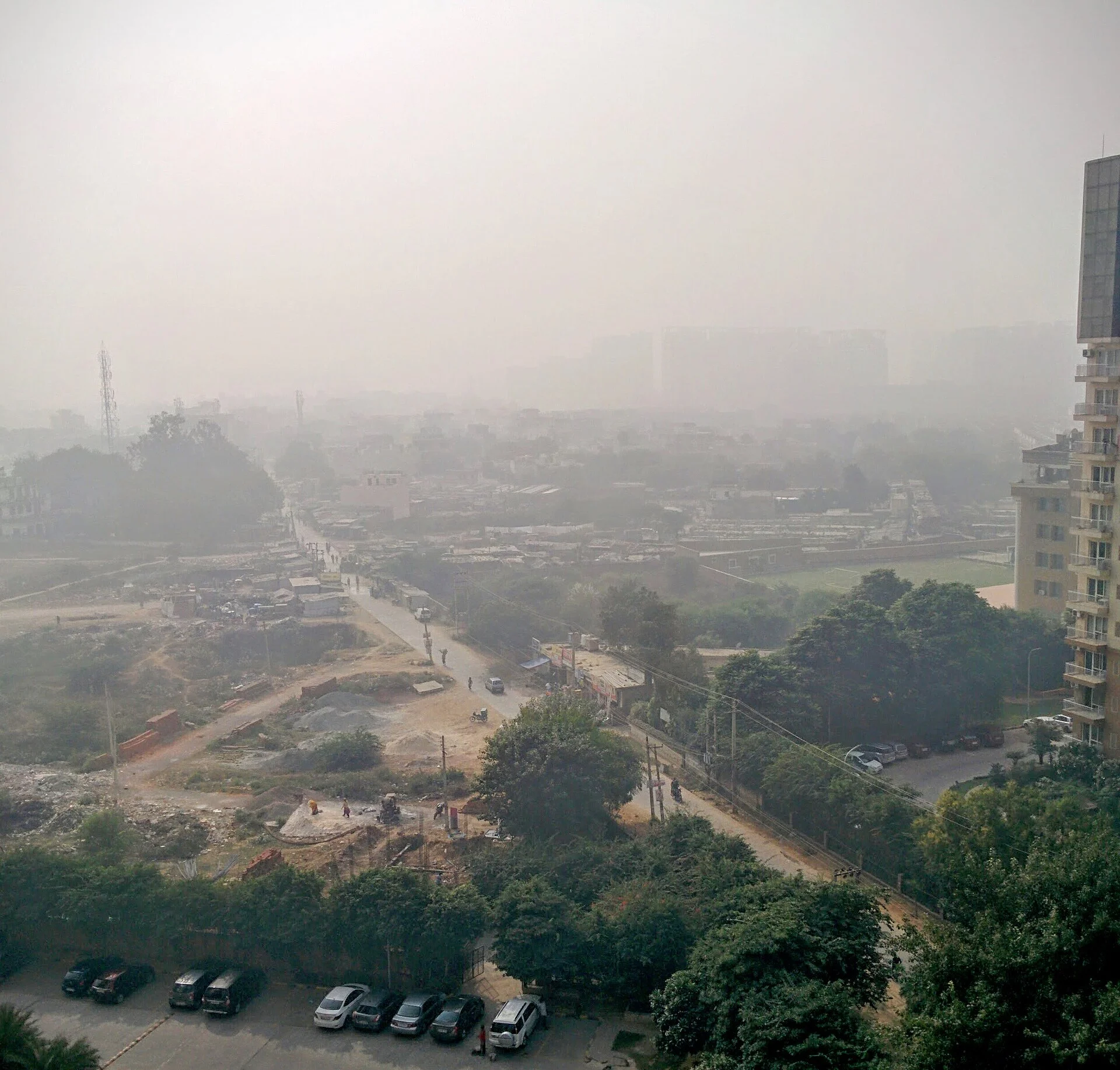 Delhi के पास Gurgaon इलाके में छाई धुंध। (File photo, नवंबर 2016) Photo: Saurabh Kumar / Wikimedia Commons (CC BY-SA 4.0)